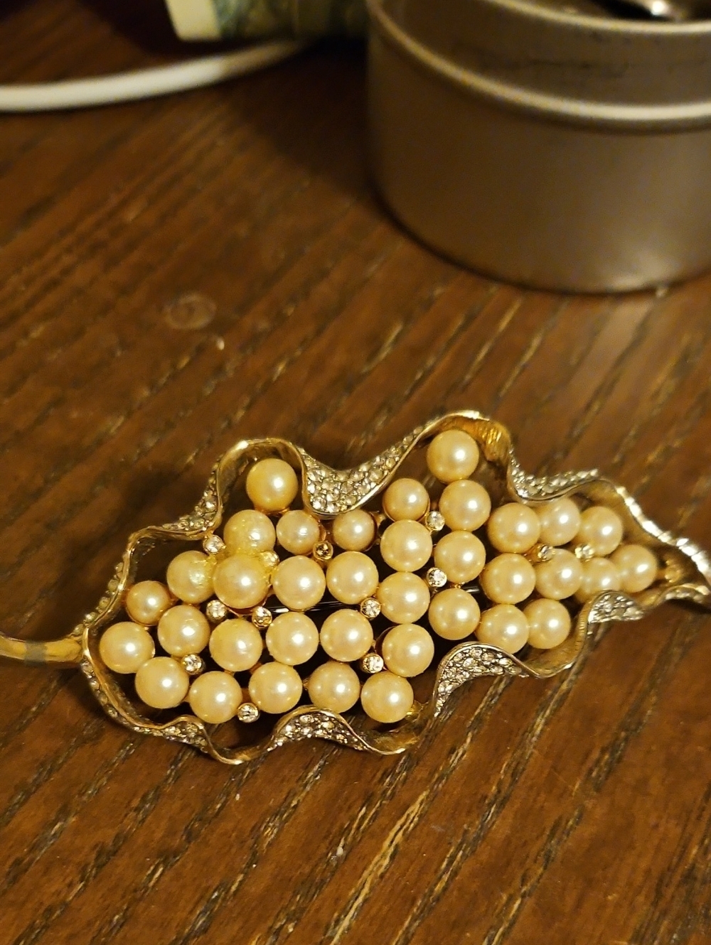 Gold Pearl Cluster Leaf Bracelet - Cream Pearls